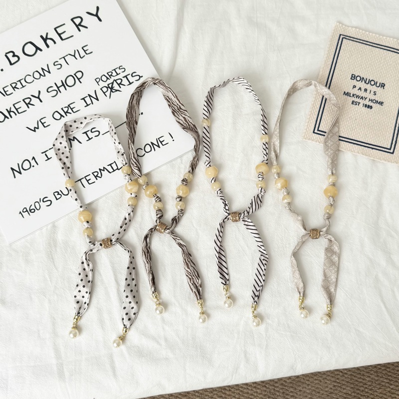 Collier Rétro en Perles et Fou - Unique Lighting Decor avis et prix